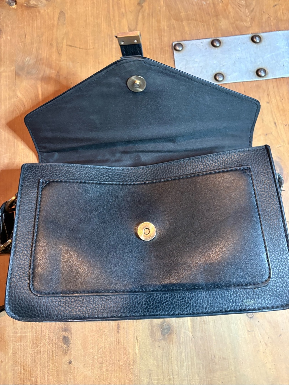 Classic Black Leather Crossbody Bag - Sleek Everyday Carry